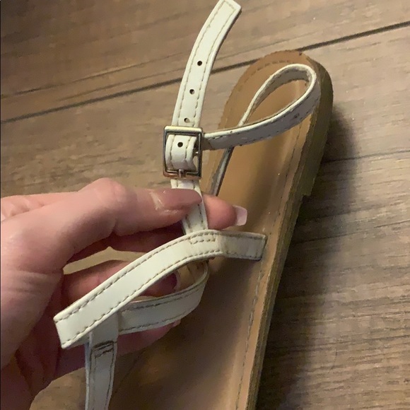 American eagle size 8 sandals - Picture 3 of 4